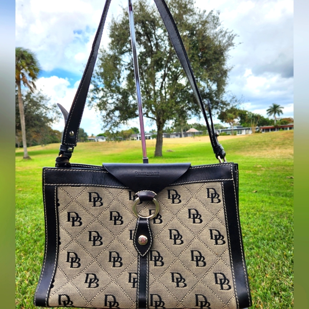 DOONEY AND BOURKE large ring flap grey and black canvas with black leather trim